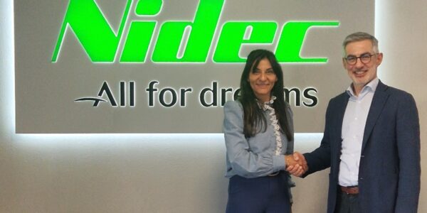 Handschlag zwischen Nidec und BNP Paribas Leasing Solutions